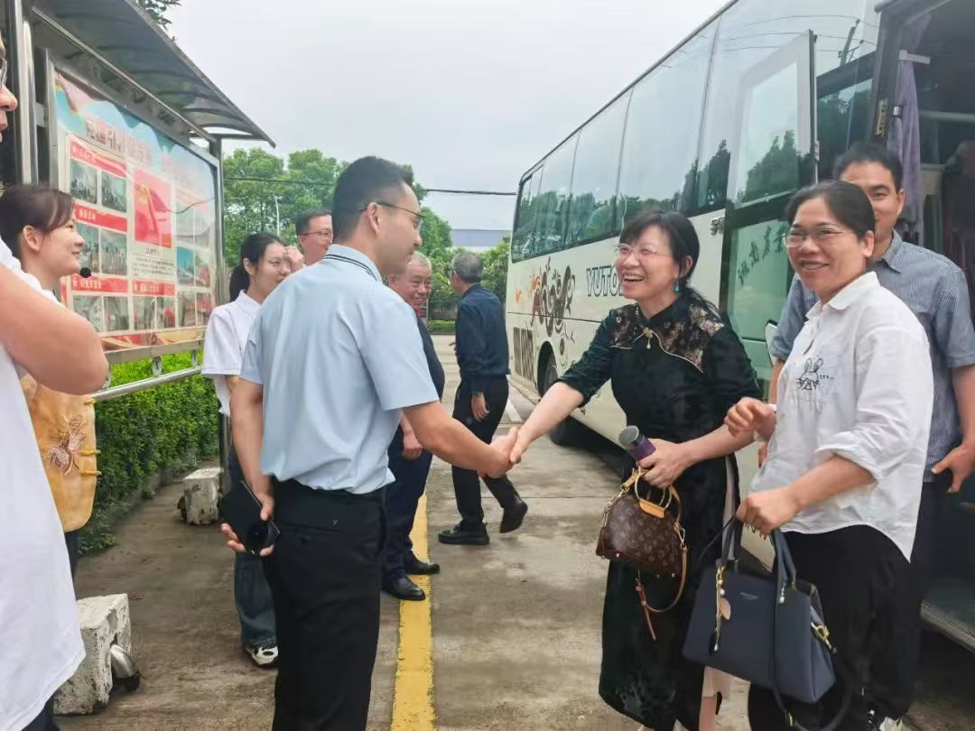 湘益茶香續薪火，校企共繪茯茶新篇——湖南農大師生走進(jìn)益陽(yáng)茶廠(chǎng)開(kāi)展實(shí)踐研學(xué)